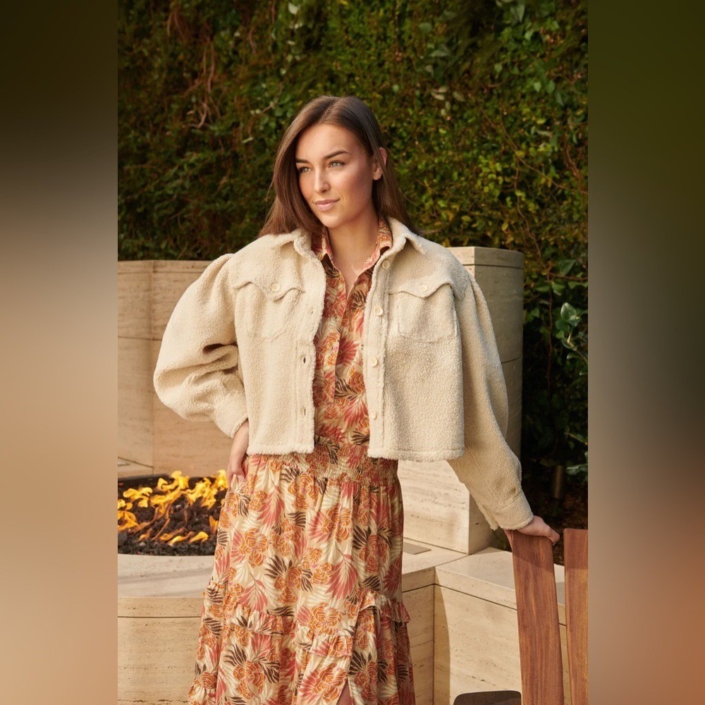 Sundays Thalissa Sherpa Jacket Natural Cream Puff Sleeve Cropped Shacket XS NEW - Picture 2 of 5